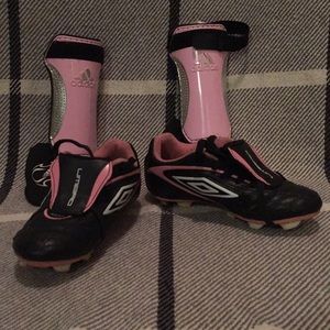 Kids Soccer Cleats & Shinguards Lot